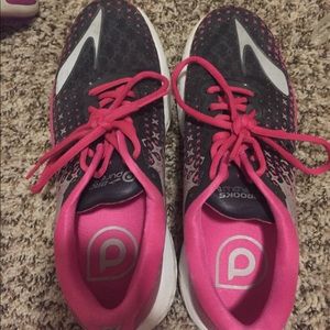 Brooks Running Shoes EUC